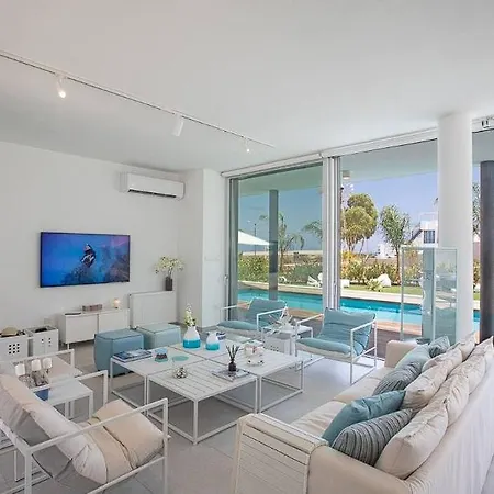 Sensational 4 Bedroom Villa, Ideal Location Of Protaras! Apart Otel