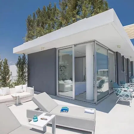 Lejlighedshotel Sensational 4 Bedroom Villa, Ideal Location Of Protaras! *