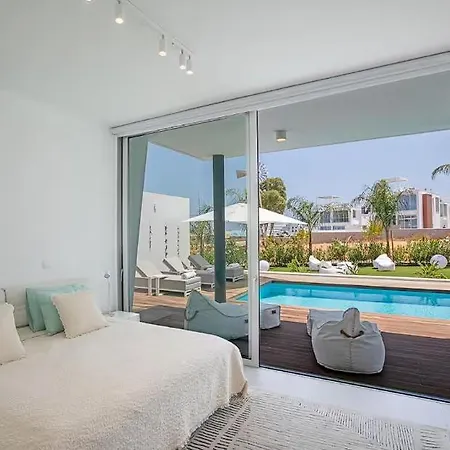 Апарт-отель Sensational 4 Bedroom Villa, Ideal Location Of Protaras!