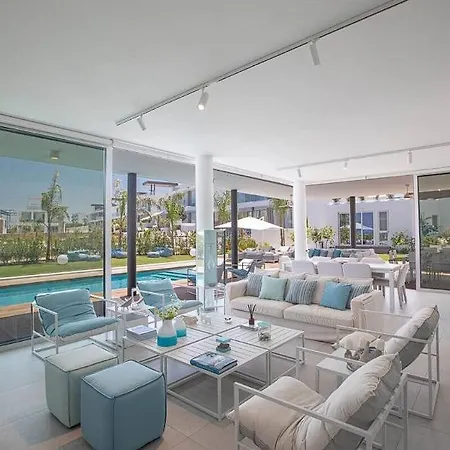 Sensational 4 Bedroom Villa, Ideal Location Of Protaras! Апарт-отель *