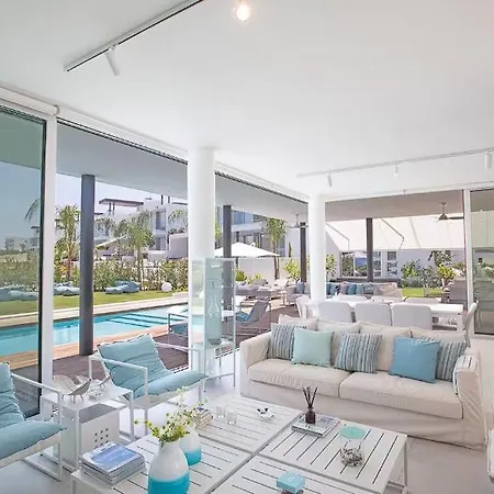 Апарт-отель Sensational 4 Bedroom Villa, Ideal Location Of Protaras! *