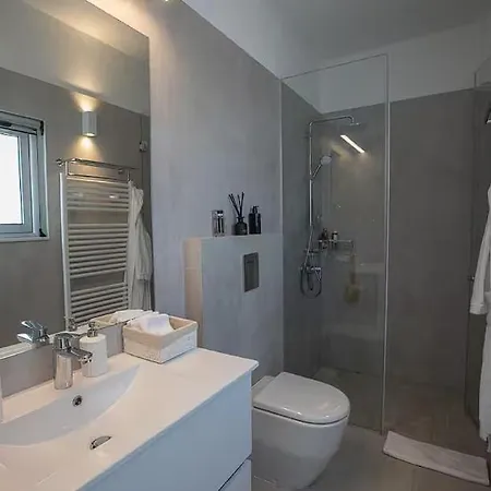 Lejlighedshotel Sensational 4 Bedroom Villa, Ideal Location Of Protaras! Protaras