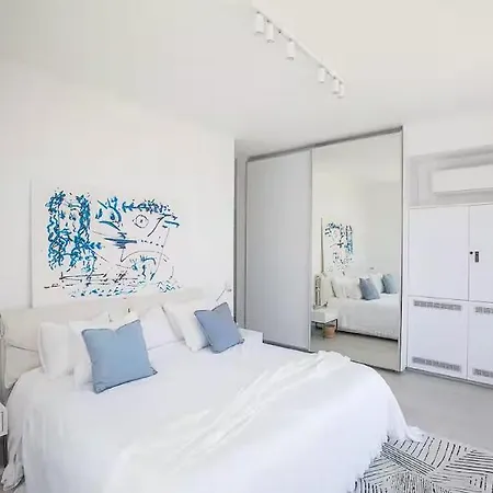 Апарт-отель Sensational 4 Bedroom Villa, Ideal Location Of Protaras!