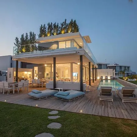 Ξενοδοχείο με διαμερίσματα Sensational 4 Bedroom Villa, Ideal Location Of Protaras!