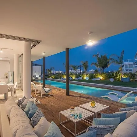 Ξενοδοχείο με διαμερίσματα Sensational 4 Bedroom Villa, Ideal Location Of Protaras! *